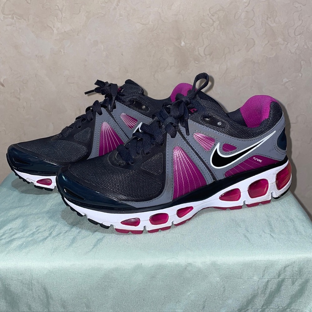 nike tailwind